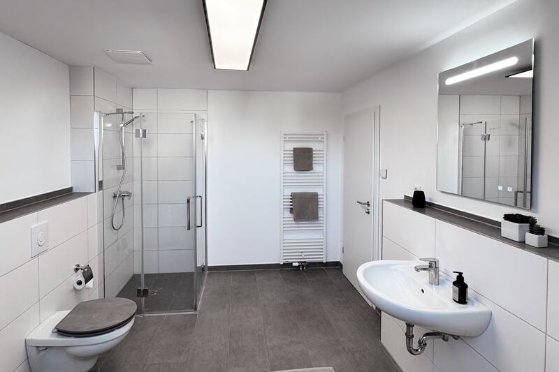 Zweites Bad mit Walk-in-Dusche
